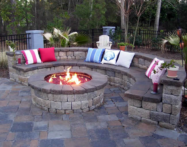 29 Outdoor Fire Pit Ideas That Are Lit